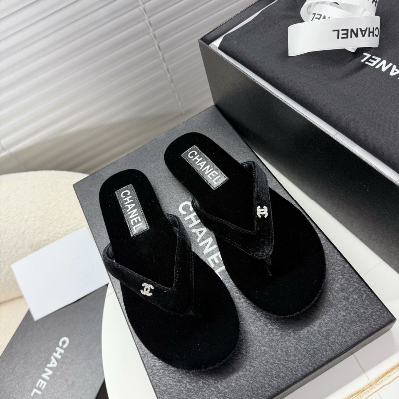 Ch**el slippers